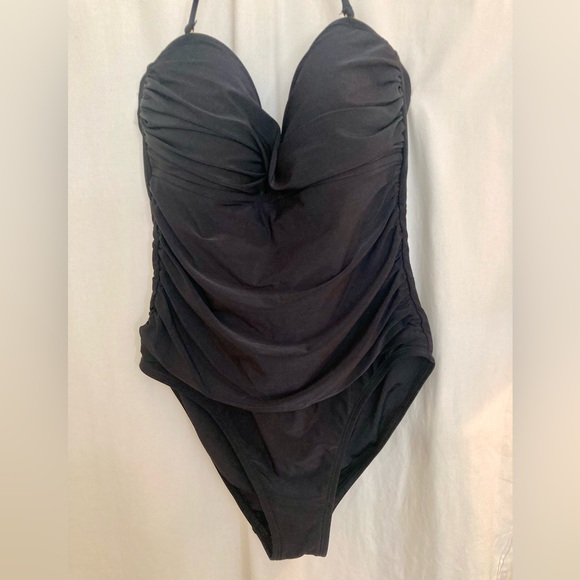 La Blanca Elegant Black Ruched Halter Swimsuit Size 8 - Picture 3 of 9